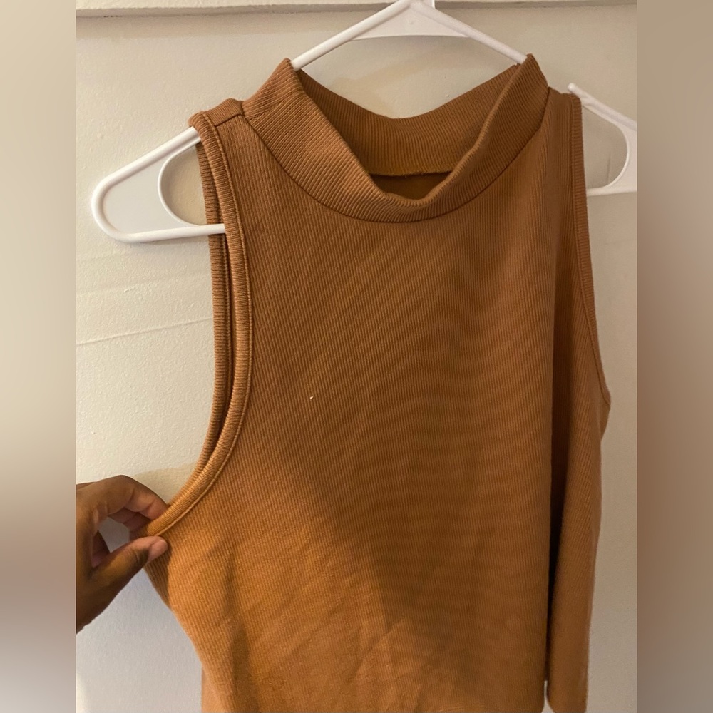 NWOT cropped tank 2x